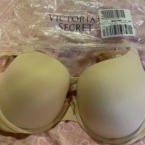 NEVER WORN Victoria’s Secret bra